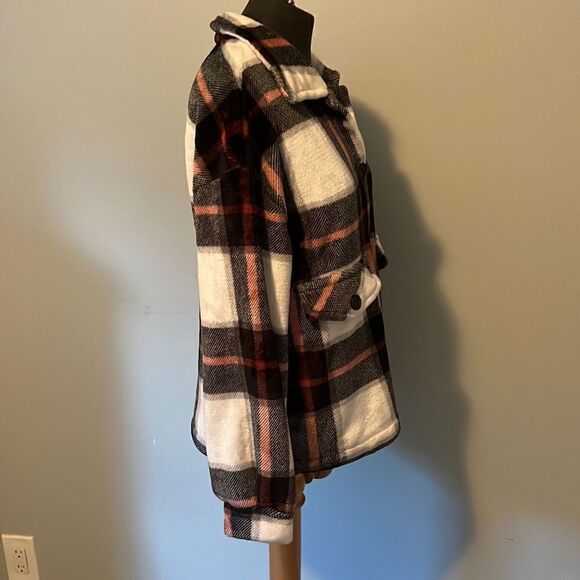 Women's Multicolor Plaid Button-Up Fuzzy Jacket - Picture 5 of 7